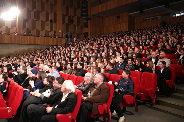 Жителей поселения пригласили на бесплатные сеансы кино ко Дню космонавтики